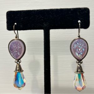 💎Tiered earring featuring shimmering lavender glittery and crystal drop.